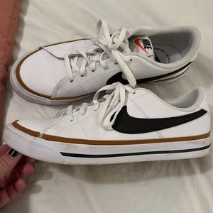 Nike court legacy. Youth 7- womens 8.5